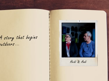 Offenes Buch mit Polaroid von Andi und Heidi