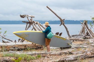 preparing for standup paddling