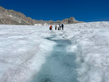 Exped Team auf dem Gletscher