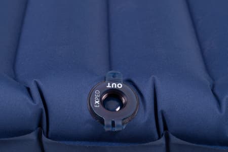 Sleeping Mats Detail Versa navy valve closed